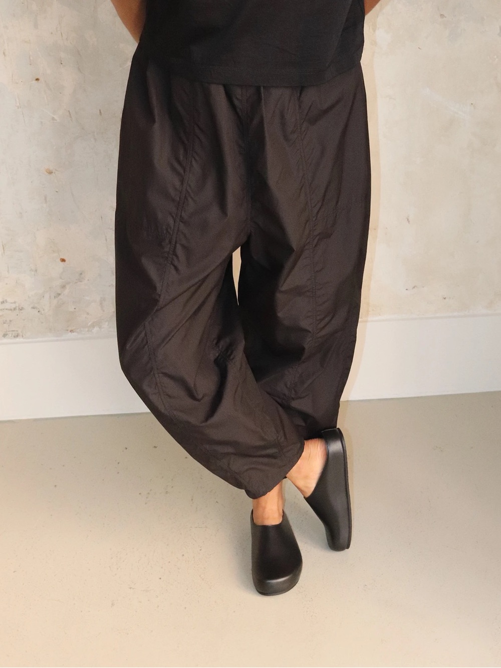 Studio Nicholson moss green Nylon Relaxed Barrel Leg Pull-On Pants Medium